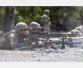 Symbolbild: Sgt. Griffin Payne/US Army
Ratatatatat! US-Soldaten trainieren mit einem Maschinengewehr auf einer Schießbahn auf dem Truppenübungsplatz Grafenwöhr. Dort wird nun die "Range 109" ausgebaut.
