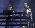 Bild: Suzan Moore/PA Wire/dpa
Neil Tennant (rechts) und Chris Lowe von den Pet Shop Boys bei einem Konzert 2023 in London. (Archivbild)