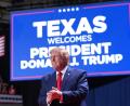 Bild: Alex Brandon/AP/dpa
Es ist bereits Trumps dritte Reise nach Texas innerhalb eines Monats.