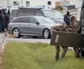 Bild: Tizian Gerbing/dpa
Spezialkräfte der Polizei sind nach schussähnlichen Geräuschen in Berngau (Landkreis Neumarkt in der Oberpfalz) im Einsatz. Bei Schüssen sind nach ersten Erkenntnissen der Polizei zwei Menschen verletzt worden.