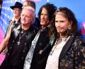 Bild: Charles Sykes/Invision/AP/dpa
Die Rockband Aerosmith tritt mit zahlreichen Gästen in Los Angeles auf. (Archivbild)