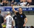 Bild: Martin Gaisbauer
Völlig losgelöst im T-Shirt bei acht Grad: Michael Köllner nach dem Sieg seiner Linzer gegen den Wolfsberger AC.