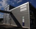 Bild: olr
Seit wenigen Wochen ist die neue Power-to-Heat-Anlage bei Leonhard Kurz in Sulzbach-Rosenberg am Netz. Sie erzeugt Prozesswärme mit Strom und speichert sie für die spätere Nutzung in der Produktion.