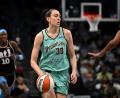 Bild: Daniel Varnado/AP/dpa
35 Punkte von Brianna Stewart reichten nicht in Atlanta.