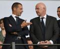 Bild: Robert Michael/dpa
Aleksander Ceferin (l) will UEFA-Präsident bleiben und fordert nicht Gianni Infantino (r) heraus.