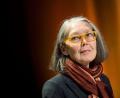 Bild: Pontus Lundahl/TT News Agency/AP/dpa
Cool und gelassen: So beschreibt ein Verleger Literaturnobelpreisträgerin Anne Carson. (Archivbild)