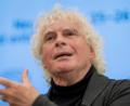 Bild: Peter Kneffel/dpa
„Nie glücklicher“ - Rattle verlängert in München. (Archivbild)