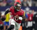 Bild: Tony Gutierrez/AP/dpa
Quarterback Jalon Daniels wirft für die Tampa Bay Buccaneers gegen die Dallas Cowboys einen Touchdown.