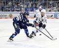 Bild: Julia Peter
Charlie Jahnke (rechts) und die Blue Devils Weiden haben das Auswärtsspiel beim DEL-Absteiger Dresden am Freitagabend mit 1:5 verloren.