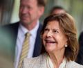 Bild: Rolf Vennenbernd/dpa
Königin Silvia besuchte den Neubau ihrer alten Schule.