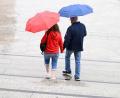 Bild: Roberto Pfeil/dpa
In Bayern sollten die Menschen in den kommenden Tagen ihre Regenschirme dabeihaben. (Symbolbild)