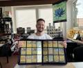 Bild: mcl
Sandro gibt einen Einblick in seine Pokémon-Sammlung. Manche Karten sind selten und können dadurch einen hohen Wert erreichen.