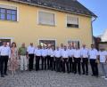 Bild: Klara Laurer
Der Jubiläums-Chor feierte beim musikalischen Grillfest im Sommer. Die Chorleitung hat Jana Müller inne. Heinrich Bodendörfer, der Vorsitzende des Sängerkreises Hersbruck, und Elmar Halk, der Erste Bürgermeister der Gemeinde Birgland, waren ebenfalls anwesend.