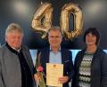 Bild: Stadt Windischeschenbach
Bürgermeister Karlheinz Budnik feiert sein 40-jähriges Dienstjubiläum im Rathaussaal von Windischeschenbach.