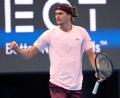Bild: Achmad Ibrahim/AP/dpa
Alexander Zverev meistert seinen Auftakt in Shanghai. (Archivbild)