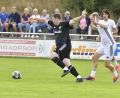 Archivbild: Hubert Ziegler
Spielertrainer Bastian Lobinger (links) und der FC Wernberg ist am kommenden Sonntag beim Tabellendritten SV Schwarzhofen zu Gast. Dort steht ein alter Bekannter an der Seitenlinie.
