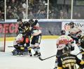 Archivbild: Hubert Ziegler
Der ERSC Amberg (dunkle Trikots) musste am Freitagabend eine 3:5-Niederlage gegen Schweinfurt hinnehmen. Die Wild Lions zeigten insgesamt eine starke Partie bei Vorjahres-Vizemeister.