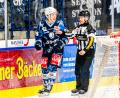 Archivbild: Elke Englmaier
Paul Vinzens feierte am Freitagabend in Dresden sein Comeback im Trikot der Blue Devils Weiden. Nun stellt sich die Frage, wie oft der 21-Jährige im Saisonverlauf für die Weidener auflaufen wird.