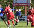 Bild: Hans Mark
Der Etzenrichter Michael Wexlberger (Mitte) versucht es aus der Distanz - jedoch vergeblich. Der SVE kam beim TSV Tännesberg nicht über ein 1:1 hinaus.