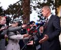 Bild: Petr David Josek/AP/dpa
Der tschechische Ministerpräsident Andrej Babis (ANO) spricht mit den Medien, nachdem er bei den Senats- und Kommunalwahlen seine Stimme abgegeben hat.