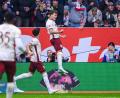 Bild: Tom Weller/dpa
Augsburg-Profi Fellhauer jubelt nach seinem Bundesliga-Rekordtreffer.