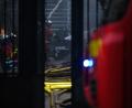 Bild: Julien De Rosa/AFP/dpa
Die Feuerwehr brachte den Brand in der Markthalle unter Kontrolle.