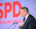 Bild: Hannes P Albert/dpa
Schweitzer wirbt nach 35 Jahren SPD-Regierung in Rheinland-Pfalz für die erste Koalition mit der CDU im Bundesland. (Archivbild)