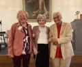 Bild: Monika Ziegeler
Eine aktive und zwei ehemalige Vorsitzende sieht man auch nicht alle Tage auf einem Bild. Von links Marianne Gutwein, die gegenwärtige Leiterin seit 2006, Elisabeth Hartl, die die Geschicke von 1975 bis 1991 lenkte und Maria Geiß-Wittmann, die von 1991 bis 2006 dem SkF vorstand.