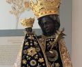 Bild: Verein der Regensburger Diözesanfußwallfahrt
Das Altöttinger Gnadenbild besucht das Alt-Dekanat Nabburg im Rahmen der Aktion „Madonna zu Gast“.