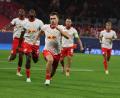 Bild: Jan Woitas/dpa
Brajan Gruda von RB Leipzig (M.) jubelt mit seinen Teamkollegen nach dem Treffer zum 1:0.