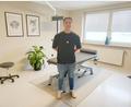 Bild: Lisa Sebald
Mit 28 Jahren wagt Sebastian Ermer den Schritt in die Selbstständigkeit und eröffnet eine Physiotherapie-Praxis in Weiden.