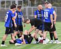 Bild: Gerhard Büttner
SpVgg-SV-Abwehrspieler Patrik Vacek (am Boden) zog sich Anfang September im Spiel gegen Fortuna Regensburg einen Kollateralschaden im Knie zu. Der Tscheche ist längst nicht der einzige wichtige Akteur, der den Weidenern aktuell fehlt.