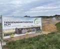 Bild: sbö
Ein großes Banner an der Baustelle zeigt, wie das Tiergesundheitszentrum ausseh soll.