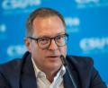 Bild: Peter Kneffel/dpa
CSU-Generalsekretär Huber poltert seit Tagen gegen die Sondierungen von SPD, Grünen und Linkspartei in Berlin. Jetzt fordert er den sofortigen Abbruch. (Archivbild)