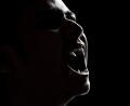 Symbolbild: fotokitas – stock.adobe.com
So stellen sich viele Menschen Vampire vor. Besonders markant sind die spitzen Eckzähne zum Blutsaugen. Diese Merkmale stammen allerdings nicht aus dem Volksglauben, sondern sind spätere Erfindungen der Literatur.