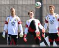 Bild: Federico Gambarini/dpa
Oliver Baumann (li.) trifft in der Europa League auf Alexander Nübel (re.). (Archivbild)