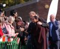 Bild: Joe Giddens/PA Wire/dpa
Harry und Meghan sind zurück in der britischen Öffentlichkeit.