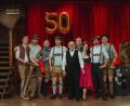 Bild: BR/Jan Saurer
Jürgen Kirner (Mitte) stellt bei der 50. Ausgabe der Brettl-Spitzen eine neue Oberpfalz-Hymne vor.