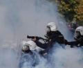 Bild: Hameraldi Agolli/AP/dpa
Polizisten in Albaniens Hauptstadt Tirana setzte Tränengas gegen Demonstranten ein.