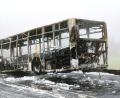 Bild: Daniel Löb/dpa
Der Bus brannte komplett aus.