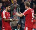 Bild: Karl-Josef Hildenbrand/dpa
Luis Díaz (l) wurde für viele Tore beglückwünscht.