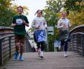 Bild: Helmut Kunz
Paul Soderer, Julia Schraml und Antonia Wechsler liefen beim ersten Weidener Kirchweih-Trachten-Fun-Lauf der DJK Weiden mit.