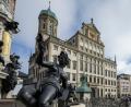 Bild: Stefan Puchner/dpa
Im Augsburger Rathaus ist die Haushaltslage besonders dramatisch. Aber die Stadt ist beim Thema kommunale Geldnot schon lange kein Einzelfall mehr. (Symbolbild)