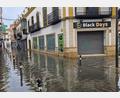 Bild: Nono Rico / Europa Press/EUROPA PRESS/dpa
In der Stadt Algeciras setzte das Sturmtief „Adam“ viele Straßen unter Wasser.