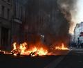 Bild: Emma Da Silva/AP/dpa
Erneut kommt es in Paris zu Zusammenstößen zwischen Randalierern und der Polizei.
