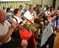 Bild: Josef Rosner
Die Stadtkapelle Mitterteich zeigte am Samstagabend im Josefsheim ihr musikalisches Können beim Böhmischen Abend. Die 18 Musiker unter der Leitung von Oliver Lipfert (links) glänzten mit Musik aus Böhmen.
