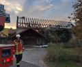 Bild: Kreisbrandinspektion Amberg-Sulzbach
Ein Großbrand in Illschwang zerstörte am Freitag eine Garage und eine benachbarte Scheune. Laut Polizei ist vermutlich ein Kurzschluss am zuvor benutzten Rasenmäher die Ursache des Feuers.