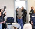 Bild: Daniel Löb/dpa
Polizeikräfte wollten eine Wohnung durchsuchen und die Anwesenden festnehmen. Zwei flüchteten in einem Auto.