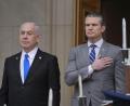 Bild: Manuel Balce Ceneta/AP/dpa
US-Verteidigungsminister Pete Hegseth (r) mit Israels Ministerpräsidenten Benjamin Netanjahu bei einem früheren Treffen. (Archivbild)