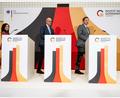 Bild: Fabian Sommer/dpa
Aufgereiht zum Deutschland-Invest